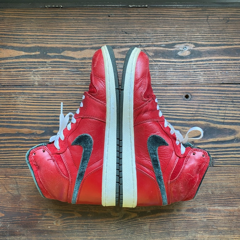 Jordan 1 Retro Gucci Reds - Picture 4 of 8
